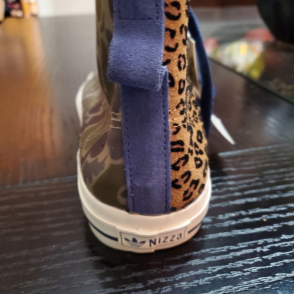 Adidas - Picture 3 of 5